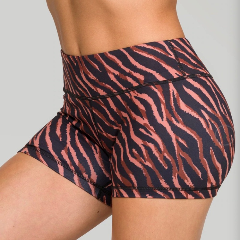 NWT IAB 3-INCH NO-RIDE CHOCOLATE TIGRESS